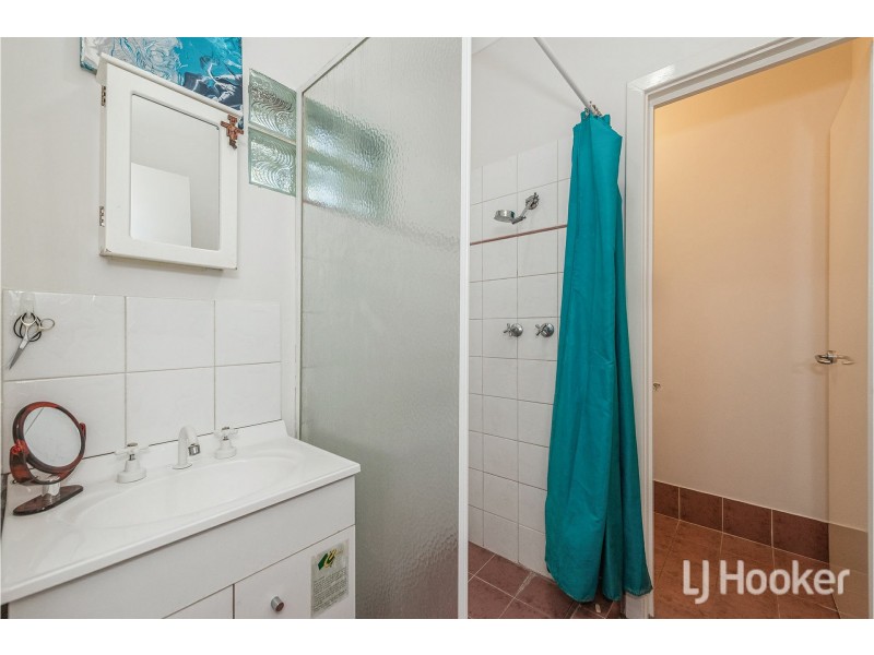 2/11 Sheoak Road, Maddington WA 6109