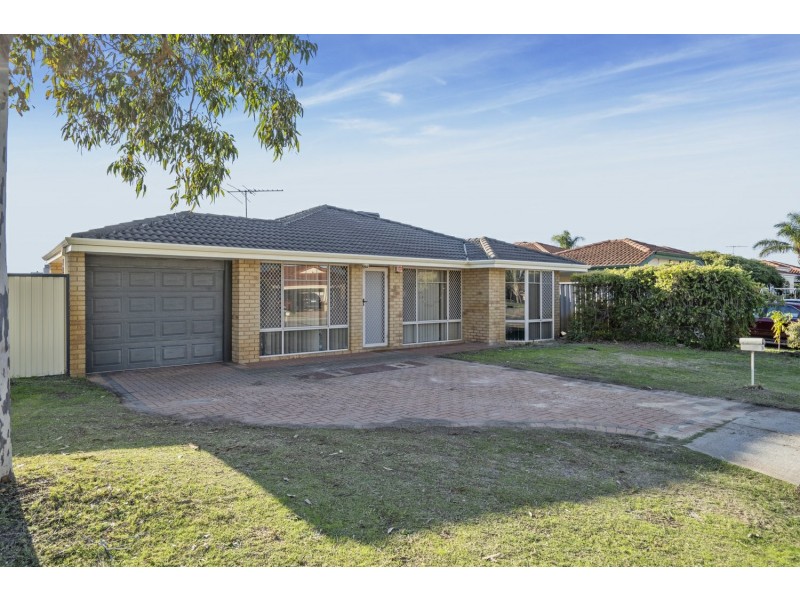 2 Mary Mackillop Glen, Queens Park WA 6107