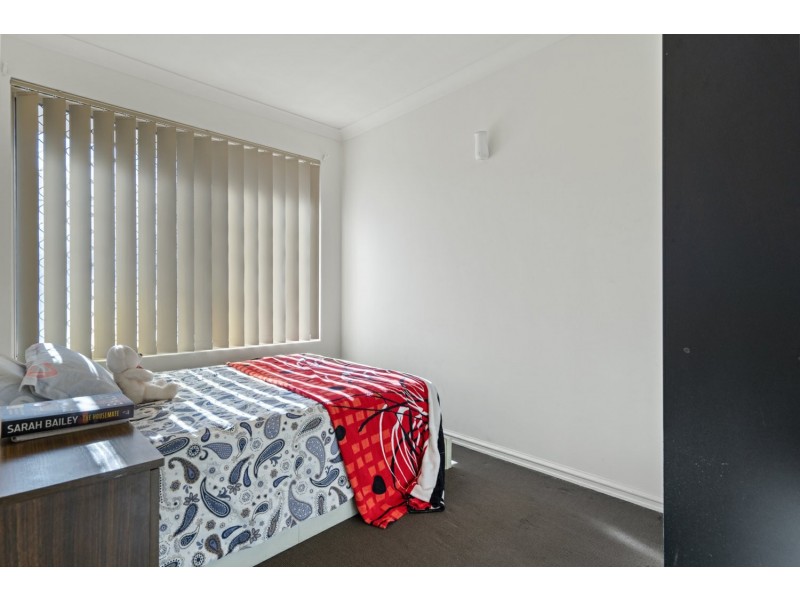 2 Mary Mackillop Glen, Queens Park WA 6107
