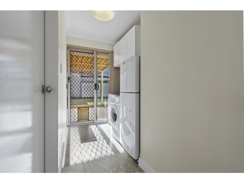 2 Mary Mackillop Glen, Queens Park WA 6107