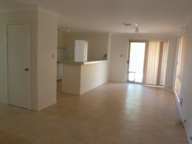 8/39 Spring Road, Thornlie WA 6108