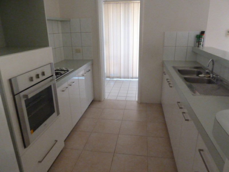 8/39 Spring Road, Thornlie WA 6108