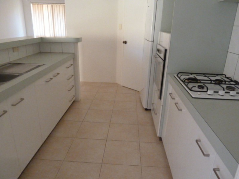 8/39 Spring Road, Thornlie WA 6108