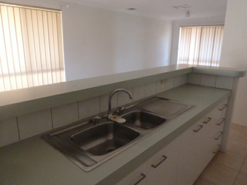 8/39 Spring Road, Thornlie WA 6108