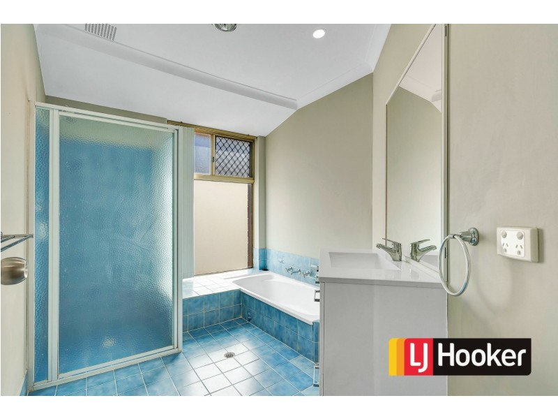 28 Silverhill Loop, Seville Grove WA 6112