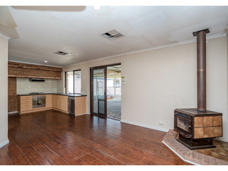 27 Prescott Drive, Gosnells WA 6110