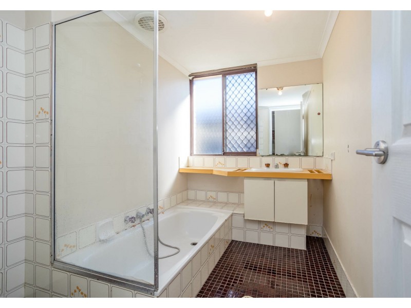 27 Prescott Drive, Gosnells WA 6110
