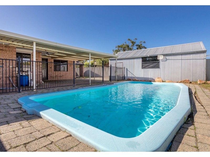 27 Prescott Drive, Gosnells WA 6110