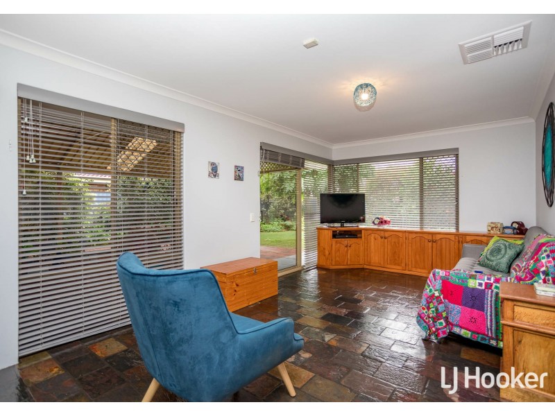 8 Hannan Place, Huntingdale WA 6110