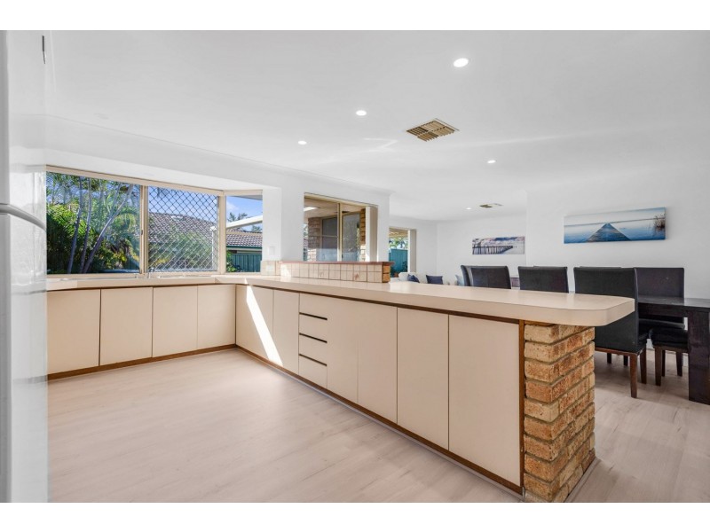 42 Explorer Drive, Thornlie WA 6108