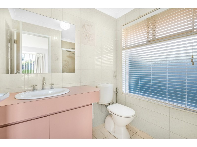 42 Explorer Drive, Thornlie WA 6108