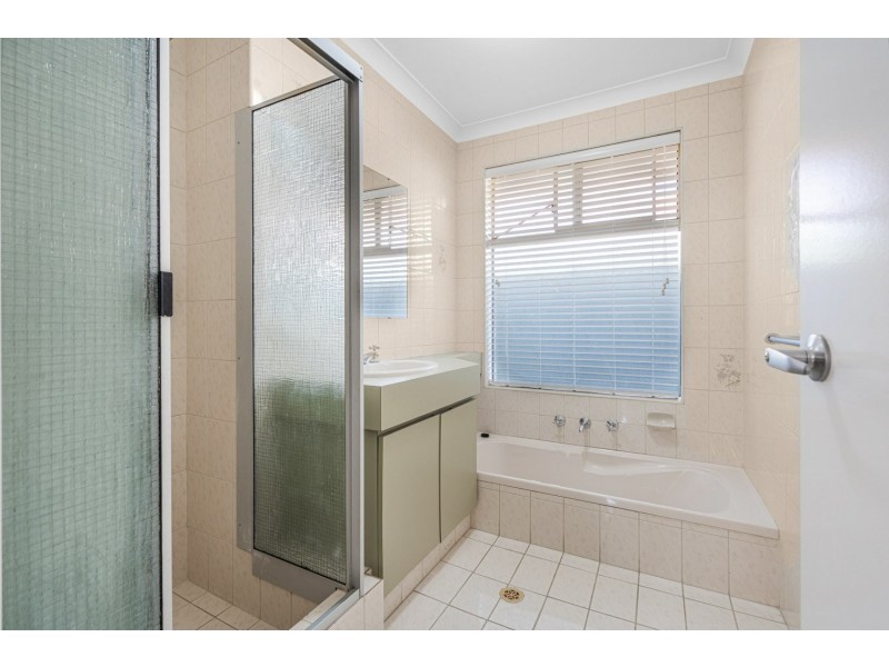 42 Explorer Drive, Thornlie WA 6108