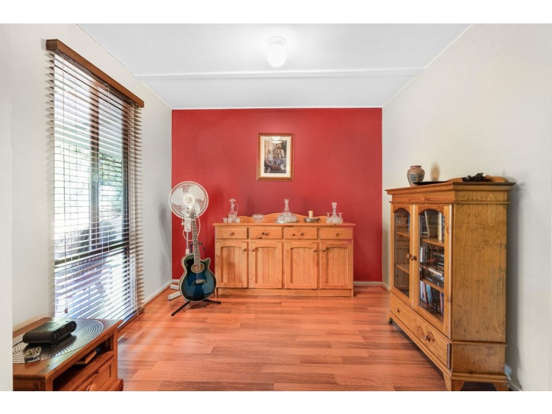 18 Taronga Drive, Kelmscott WA 6111