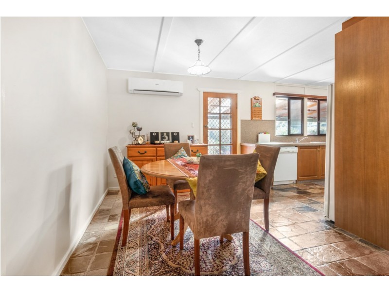 18 Taronga Drive, Kelmscott WA 6111