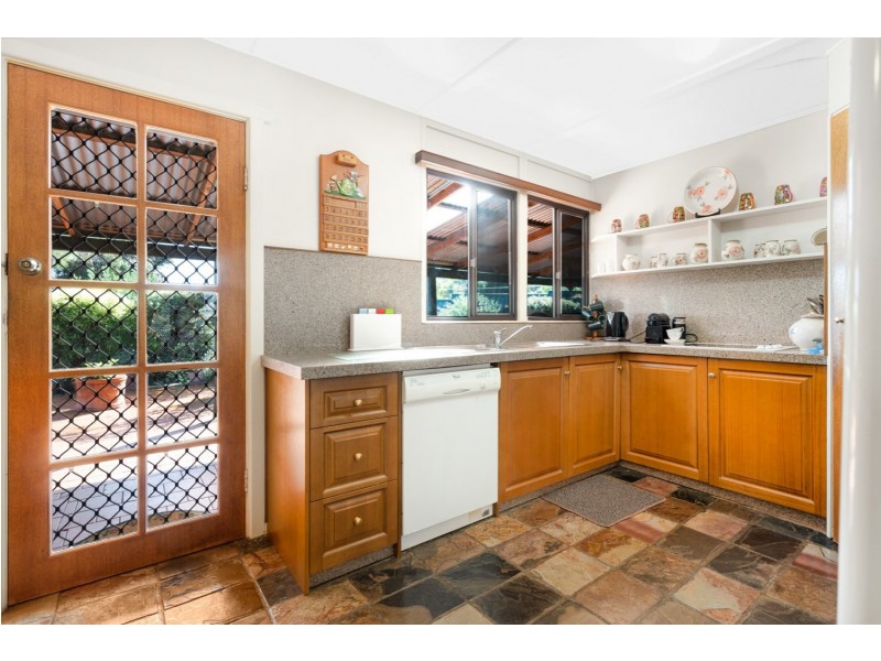 18 Taronga Drive, Kelmscott WA 6111