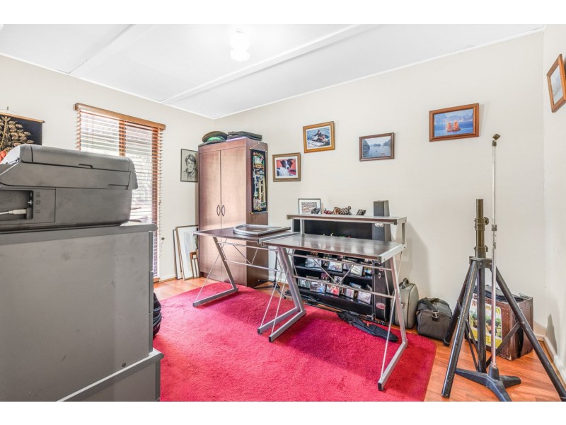 18 Taronga Drive, Kelmscott WA 6111