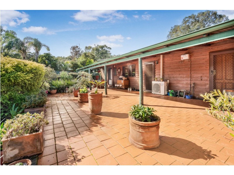 18 Taronga Drive, Kelmscott WA 6111