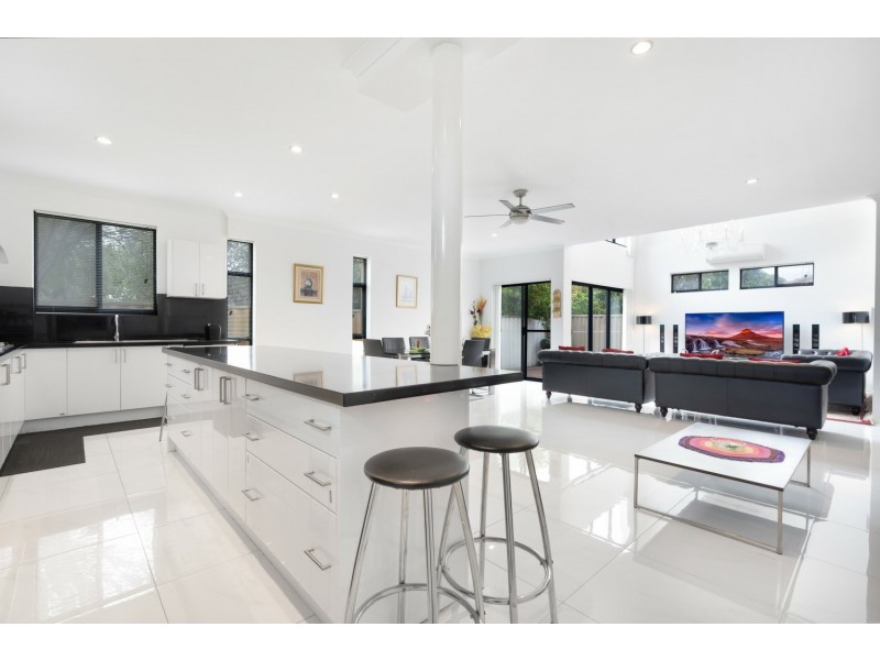 6 Hadlow Place, Thornlie WA 6108