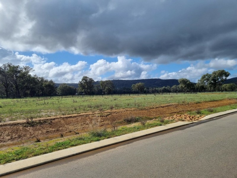 1 Redzel Place, Darling Downs WA 6122