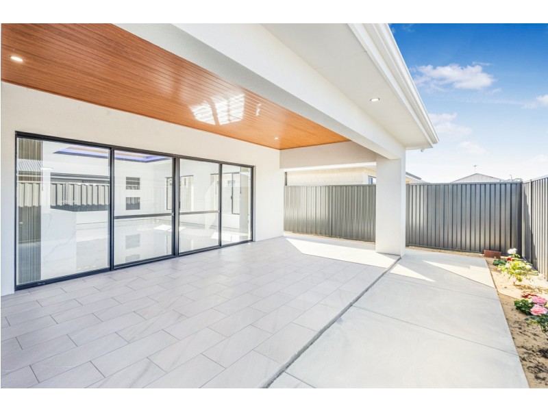 8 Llorens Way, Southern River WA 6110