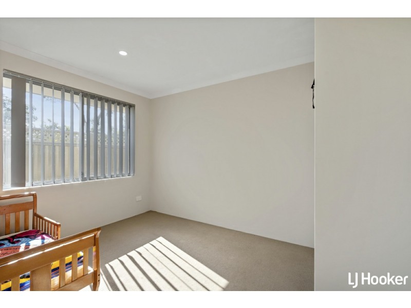 32 Somerford Promenade, Wellard WA 6170