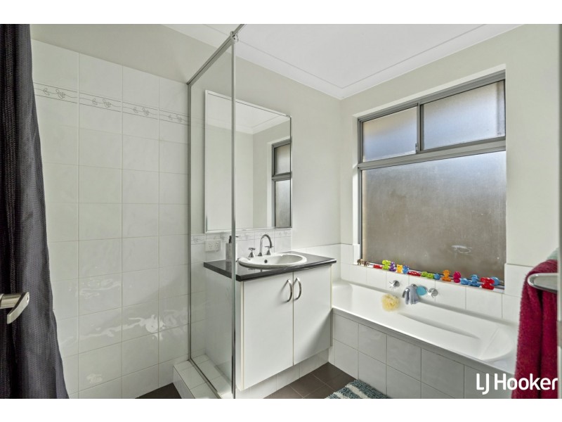 32 Somerford Promenade, Wellard WA 6170