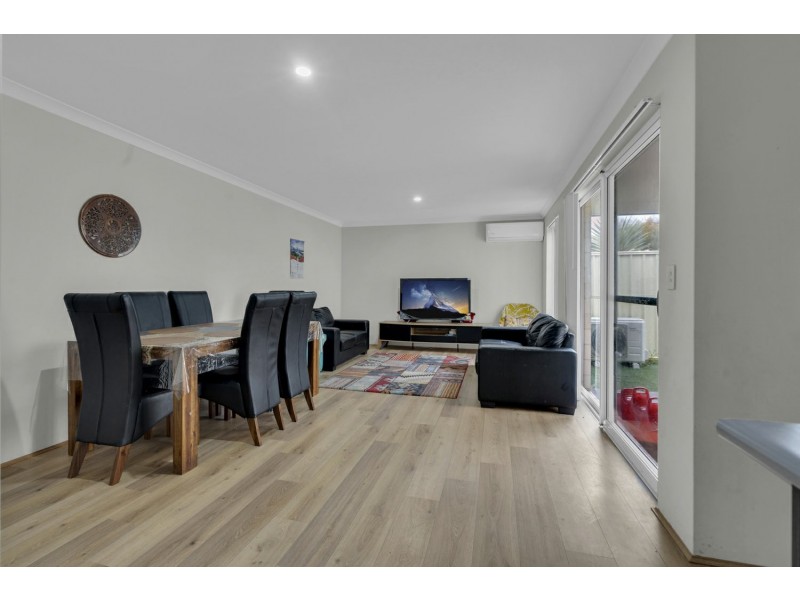 28B Lyrebird Way, Thornlie WA 6108