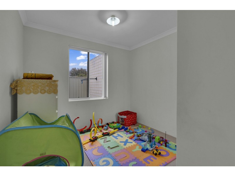 28B Lyrebird Way, Thornlie WA 6108