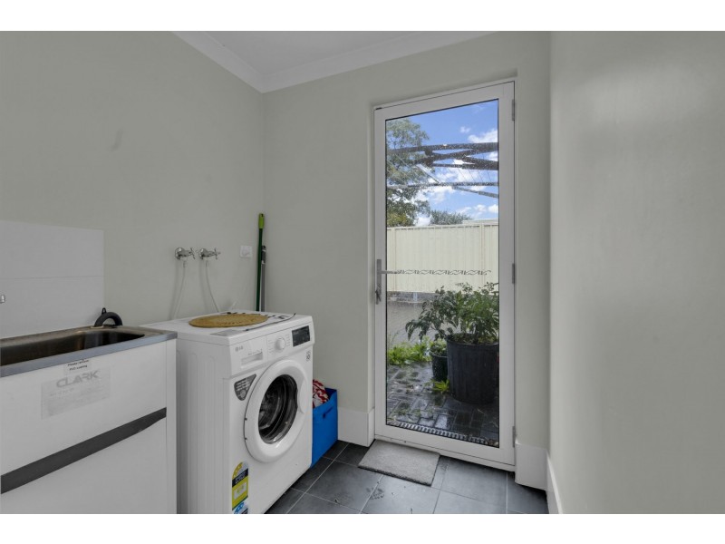 28B Lyrebird Way, Thornlie WA 6108