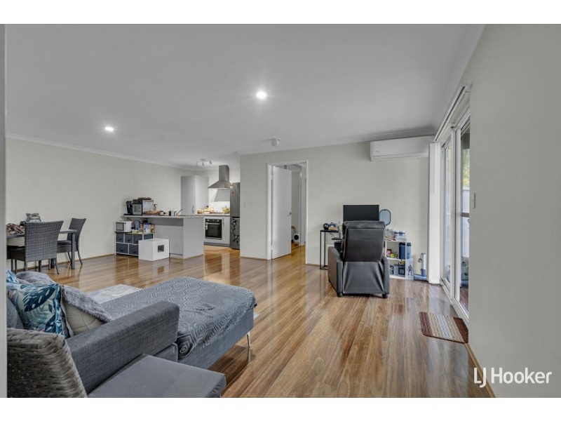 28C Lyrebird Way, Thornlie WA 6108