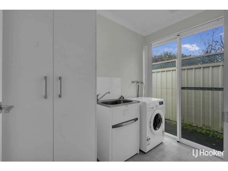 28C Lyrebird Way, Thornlie WA 6108