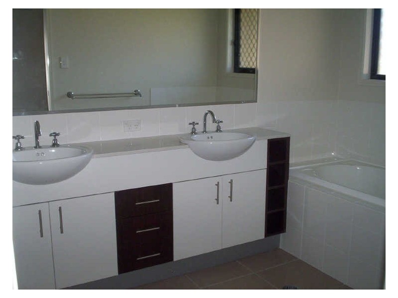 16 Zoe Place, Moggill QLD 4070