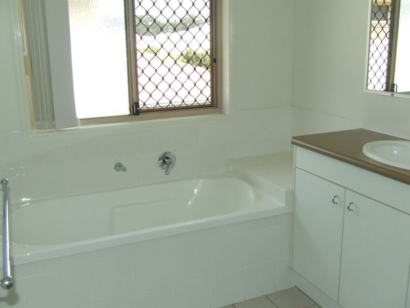 8 Greenway Place, Deception Bay QLD 4508
