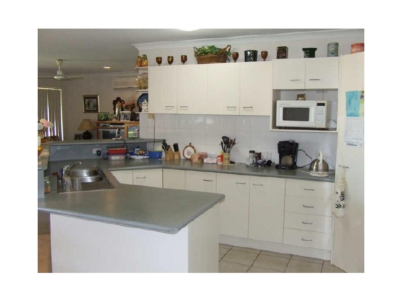 33 Hillenvale Avenue, Arana Hills QLD 4054