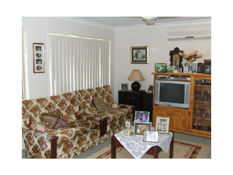 33 Hillenvale Avenue, Arana Hills QLD 4054