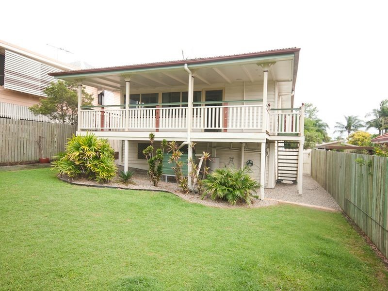 42 Garnet Street, Scarborough QLD 4020