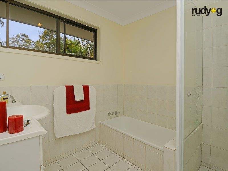 23 Greenford Street, Chapel Hill QLD 4069