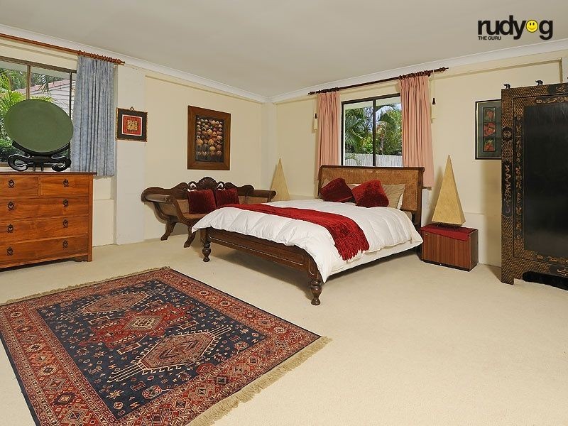 23 Greenford Street, Chapel Hill QLD 4069