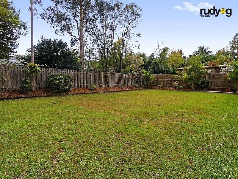 23 Greenford Street, Chapel Hill QLD 4069