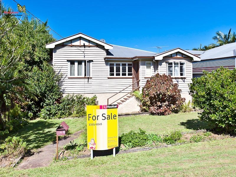 8 Clegg Parade, Newmarket QLD 4051