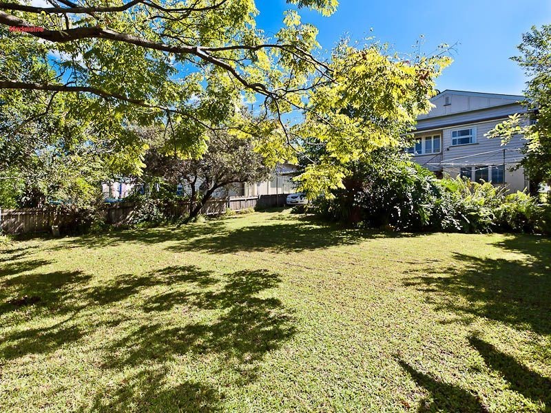 8 Clegg Parade, Newmarket QLD 4051