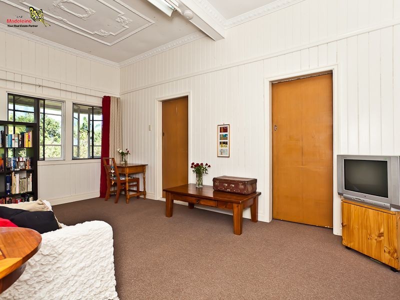 8 Clegg Parade, Newmarket QLD 4051