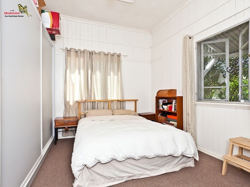 8 Clegg Parade, Newmarket QLD 4051