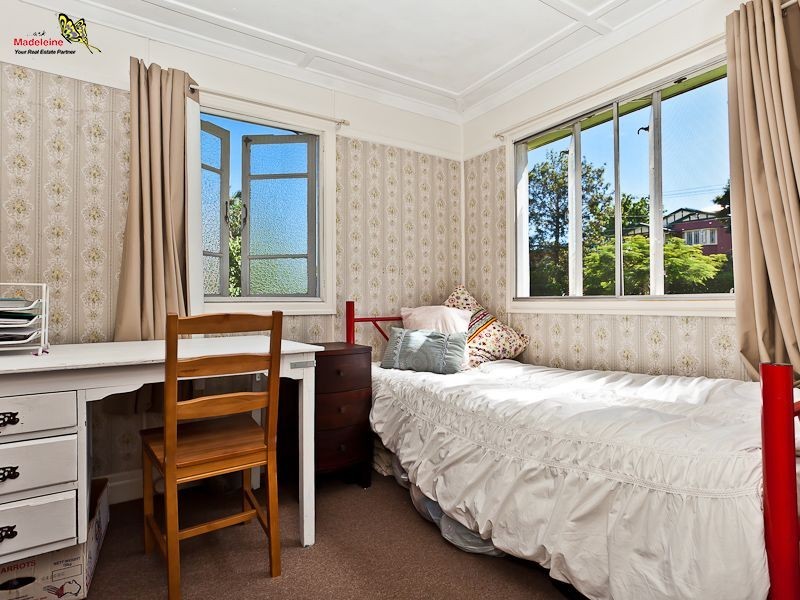 8 Clegg Parade, Newmarket QLD 4051