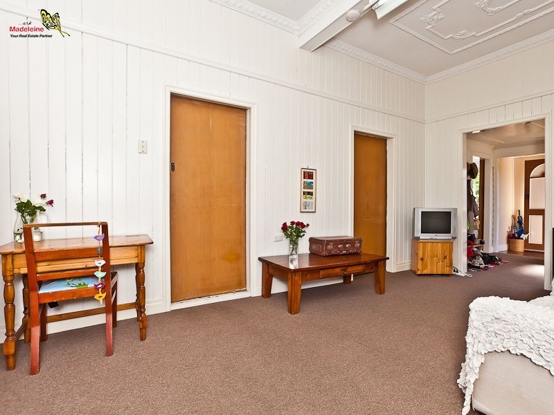 8 Clegg Parade, Newmarket QLD 4051