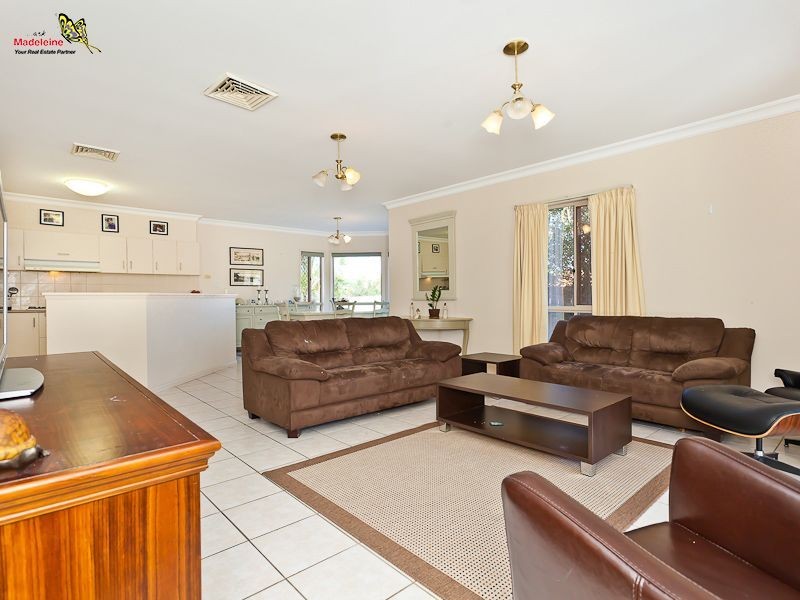 3 Burlinson Close, Mcdowall QLD 4053