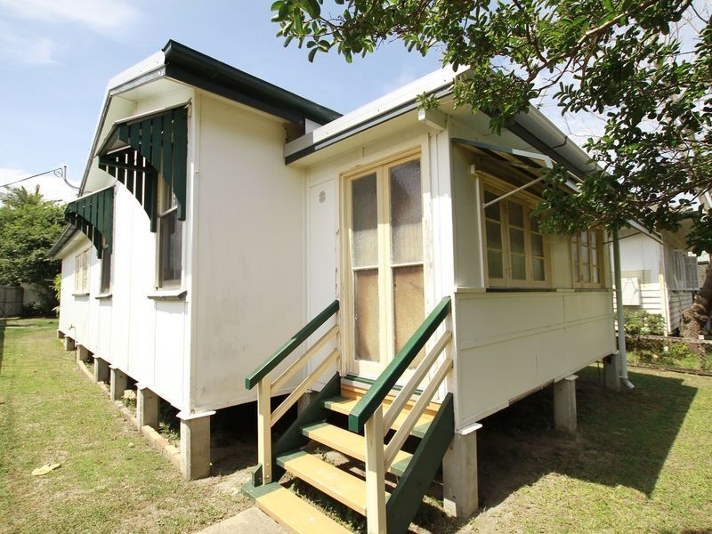 132 Oxley Avenue, Woody Point QLD 4019