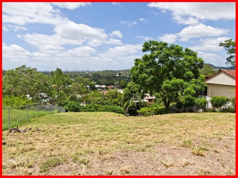 33 Plucks Road, Arana Hills QLD 4054