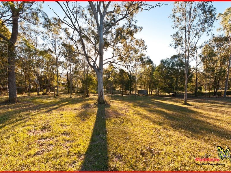 4 Mangifera Close, Wights Mountain QLD 4520