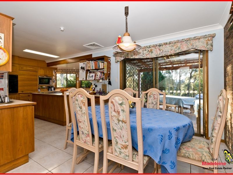 4 Mangifera Close, Wights Mountain QLD 4520